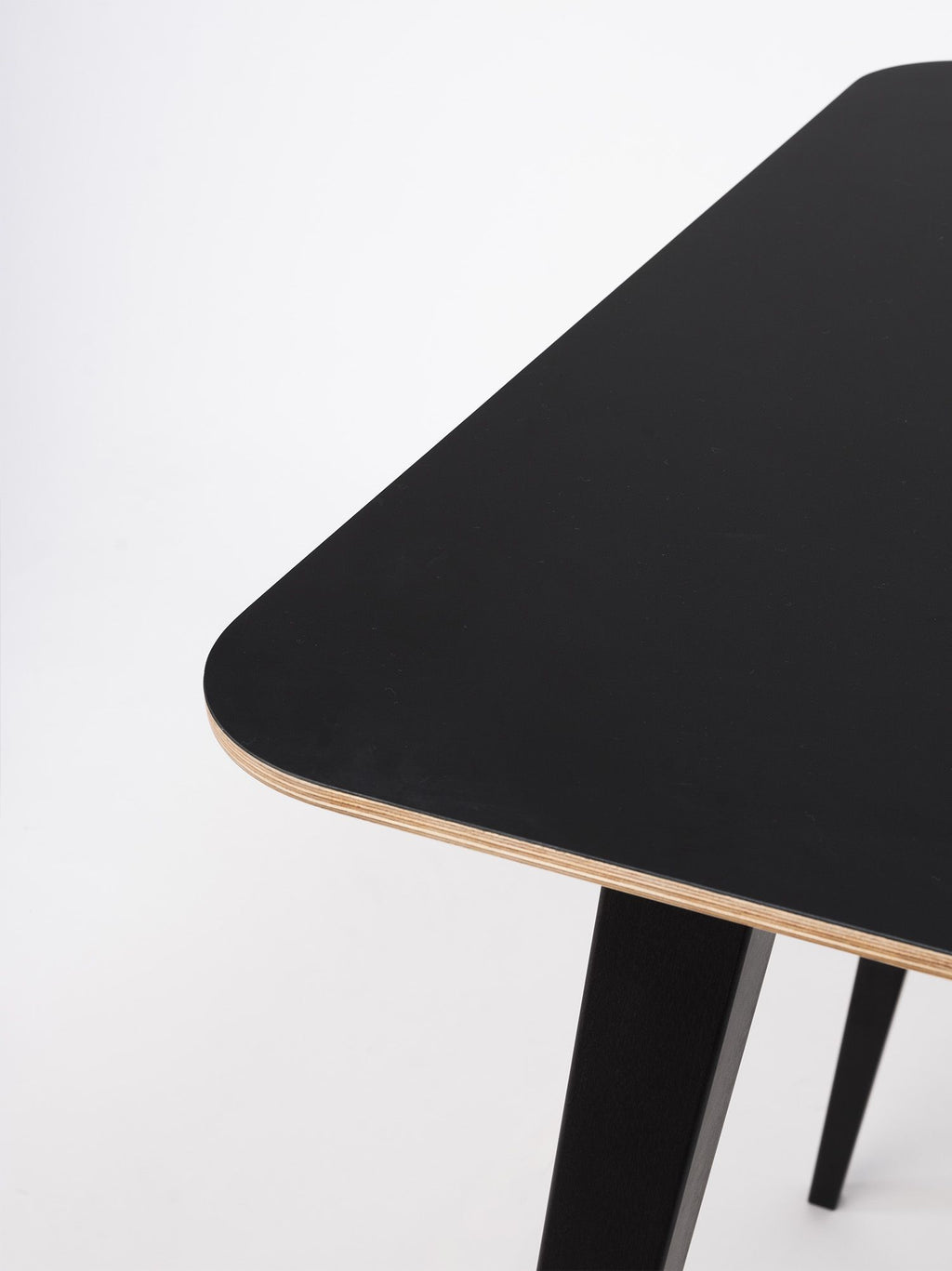 Bob High Table by Ondarreta, view 4