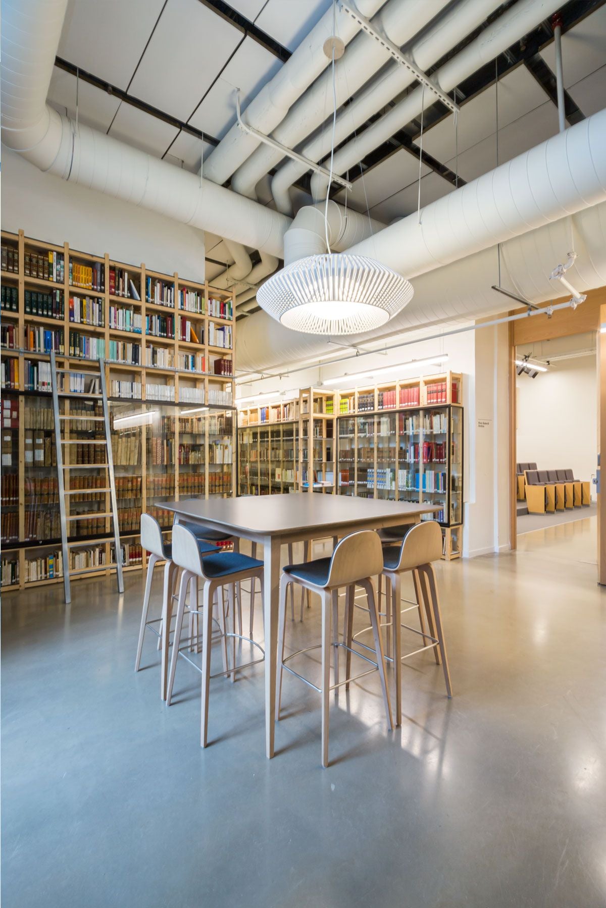 Bob High Table by Ondarreta, view 7