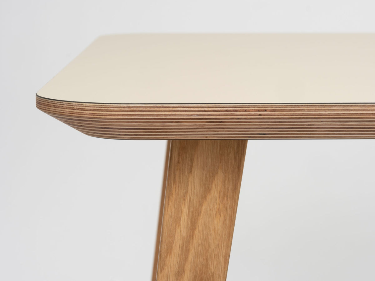 Bob Table by Ondarreta, view 2