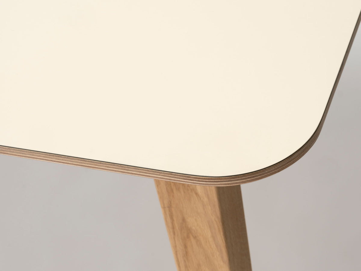 Bob Table by Ondarreta, view 3