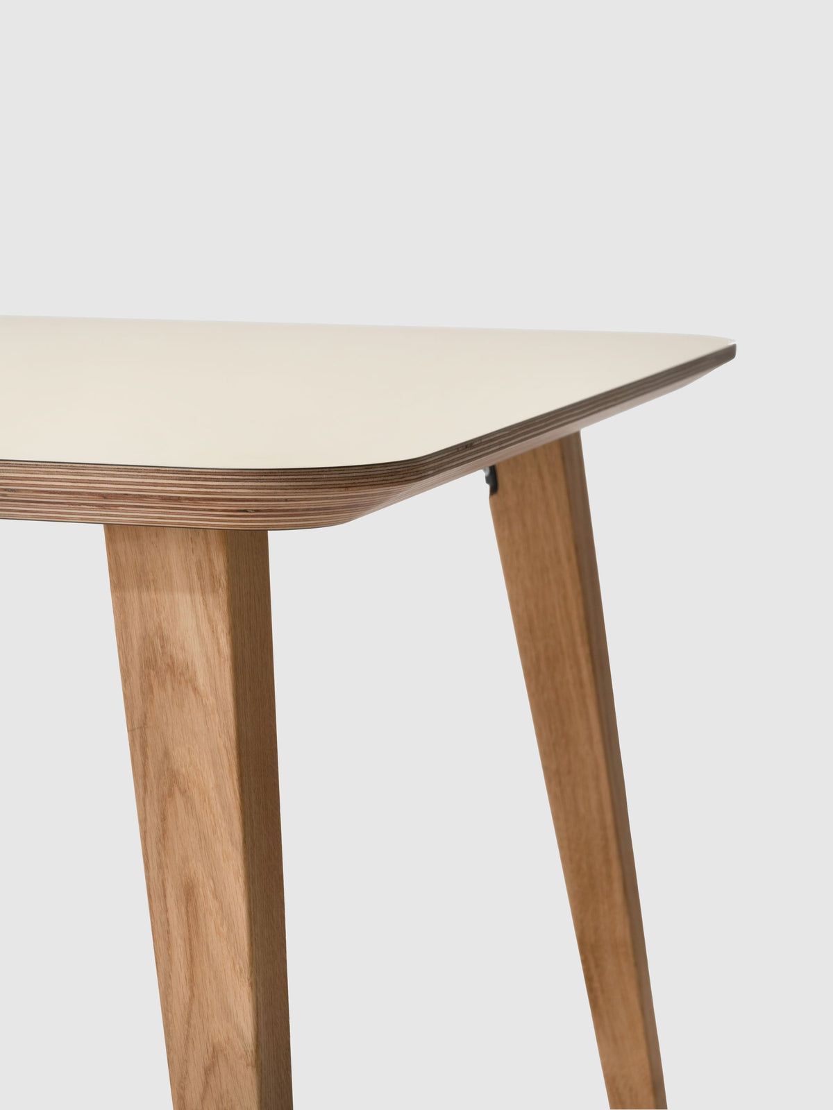 Bob Table by Ondarreta, view 4