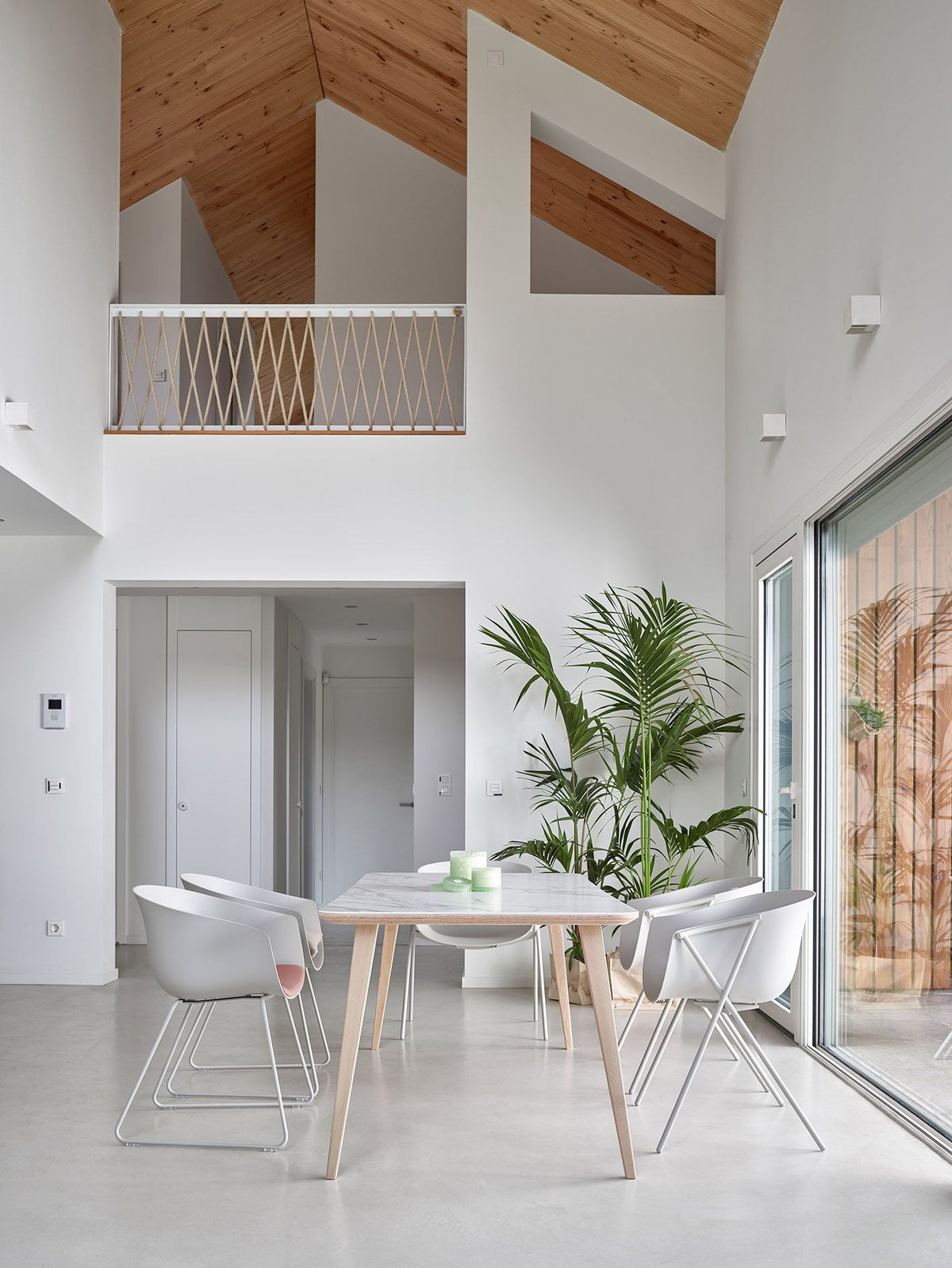 Bob Table by Ondarreta, view 5