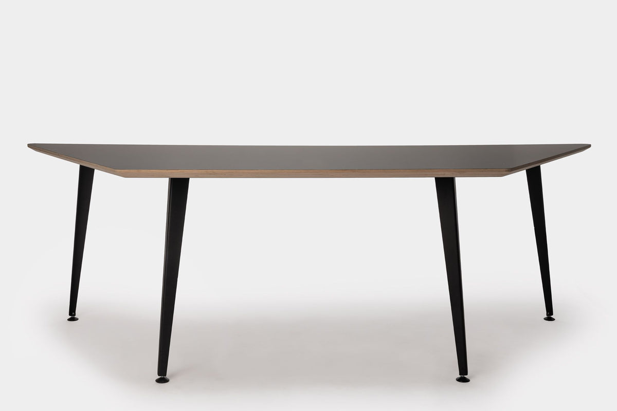 Do Table by Ondarreta