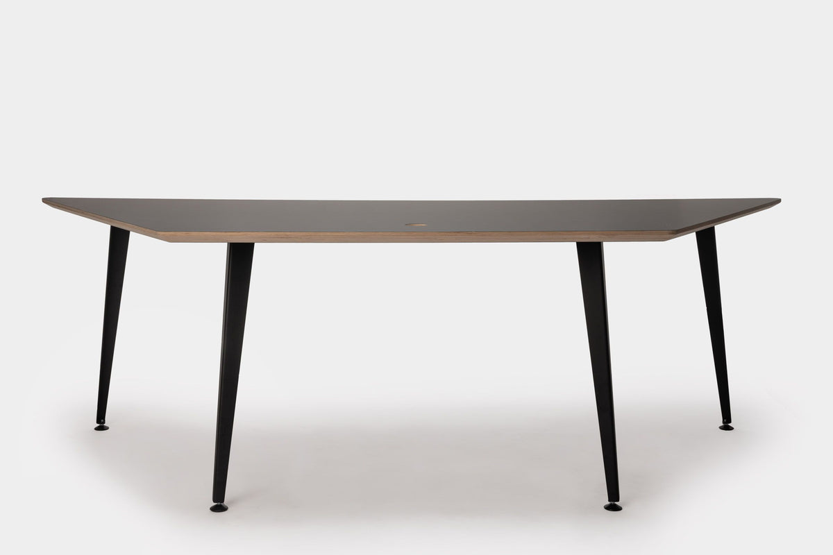 Do Table by Ondarreta, view 2