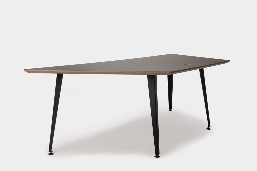 Do Table by Ondarreta, view 3
