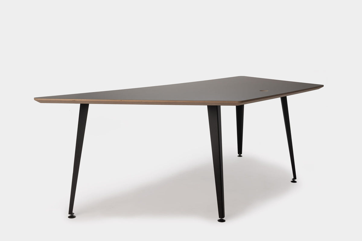 Do Table by Ondarreta, view 3