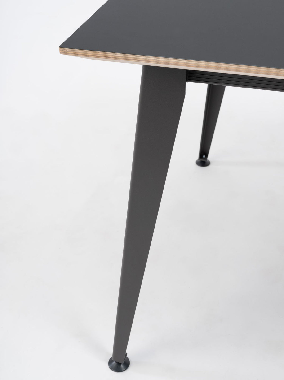 Don Double Table by Ondarreta, view 4