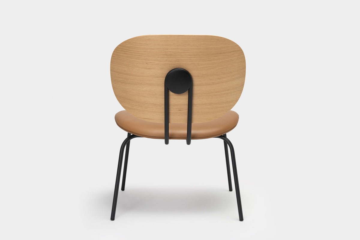 Hari Lounge Chair by Ondarreta, view 2