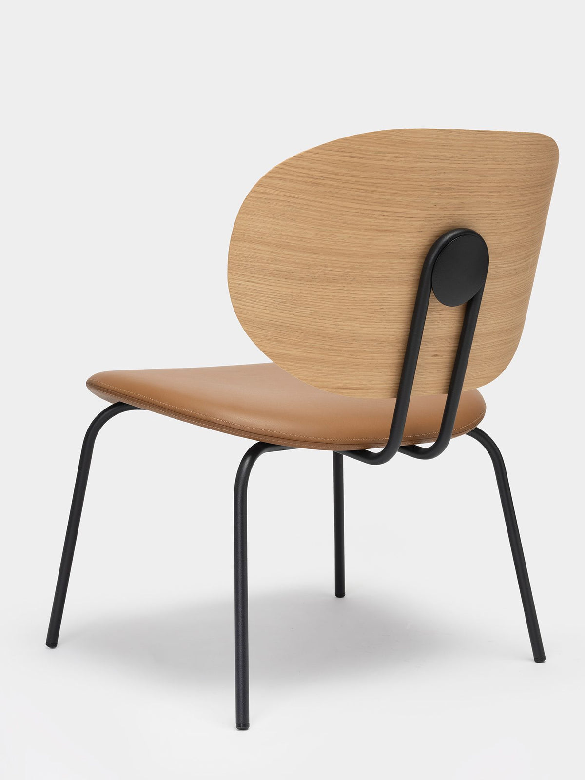Hari Lounge Chair by Ondarreta, view 3