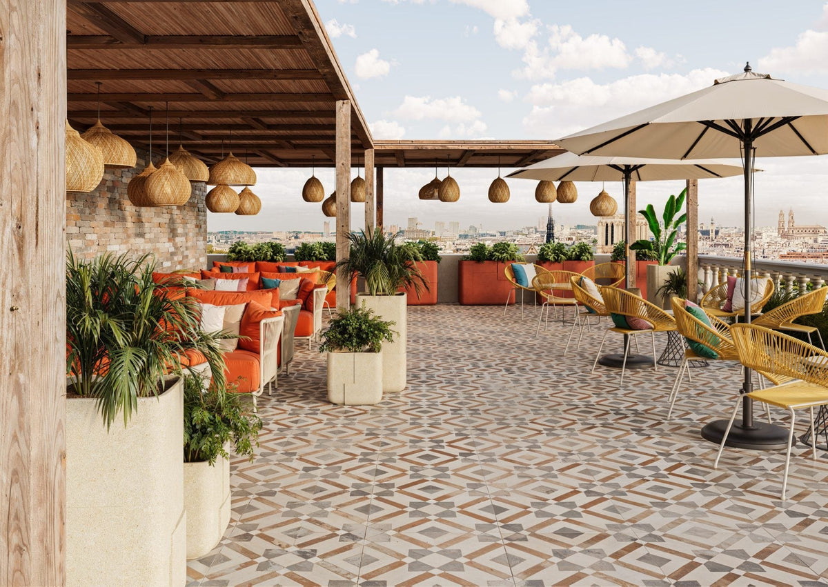 Indigenus Aarde planters on a hospitality terrace