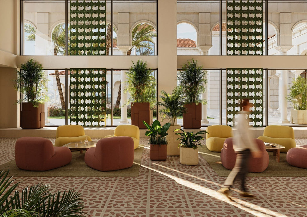 Indigenus Aarde planters in a hotel lounge