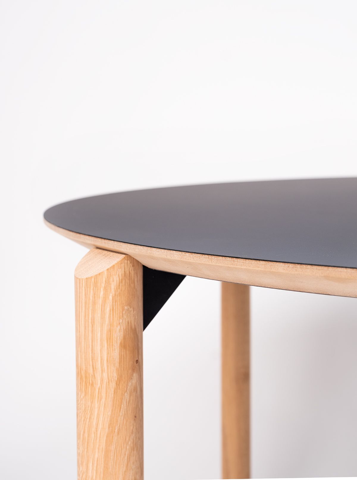 Juno Round Table by Ondarreta, view 4