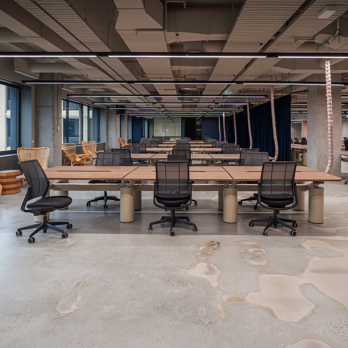 COLUMN h/a height adjustable workstation system by Klaro Industrial Design (K.I.D), view 3
