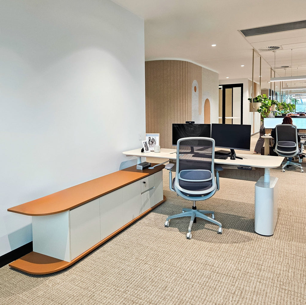 COLUMN h/a executive height adjustable l shaped executive desk by Klaro Industrial Design (K.I.D), view 4