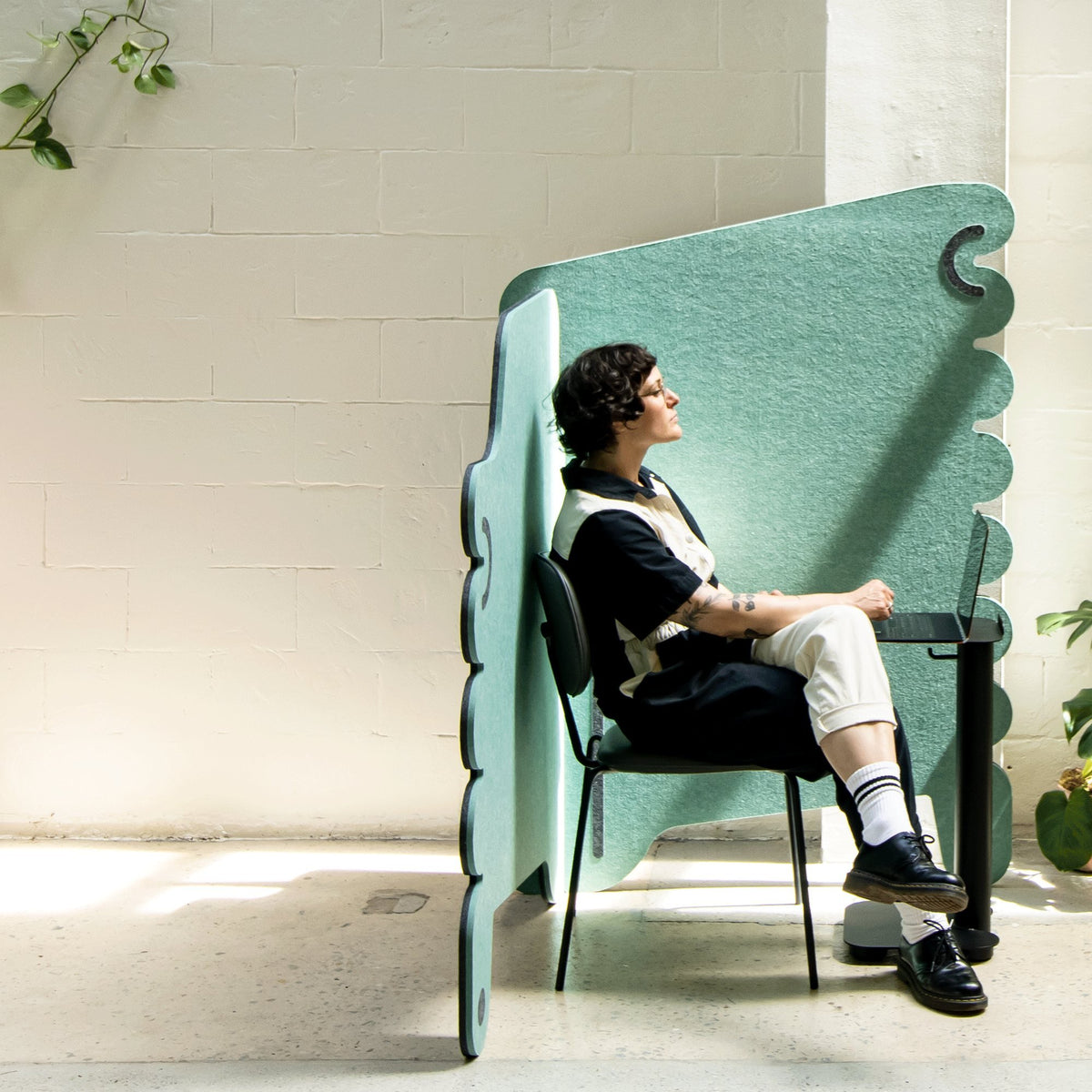 Mr SCREEN portable acoustic and pinnable room divider by Klaro Industrial Design (K.I.D), view 3
