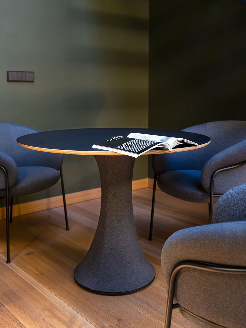 Sako Table by Ondarreta, view 5