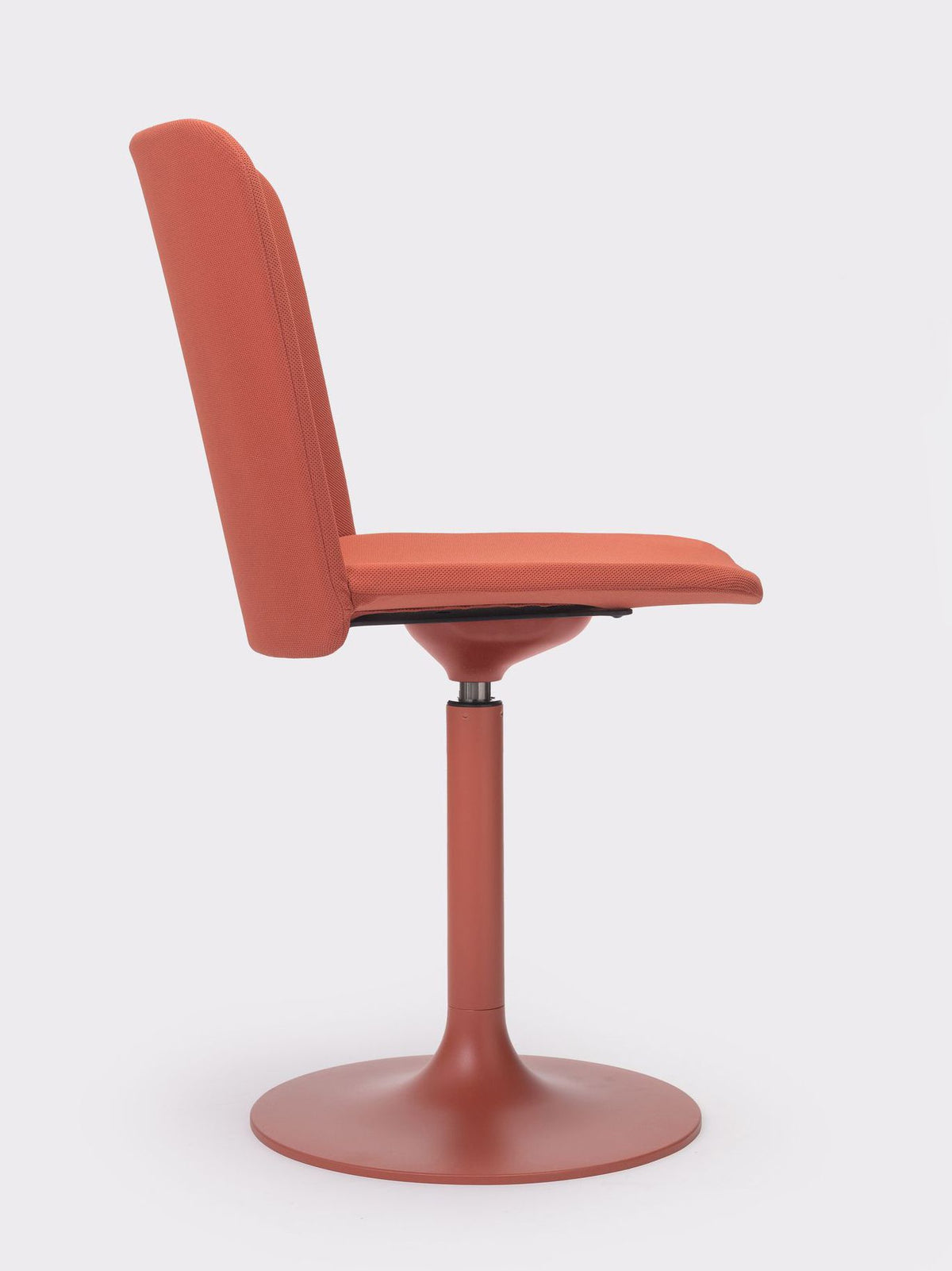 Supra Trumpet Chair by Ondarreta, view 4