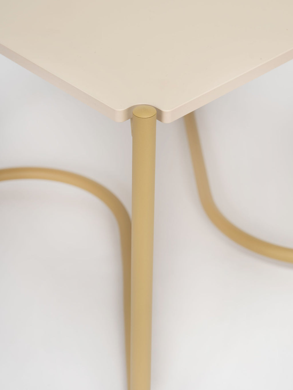 Uda Low Table by Ondarreta, view 7